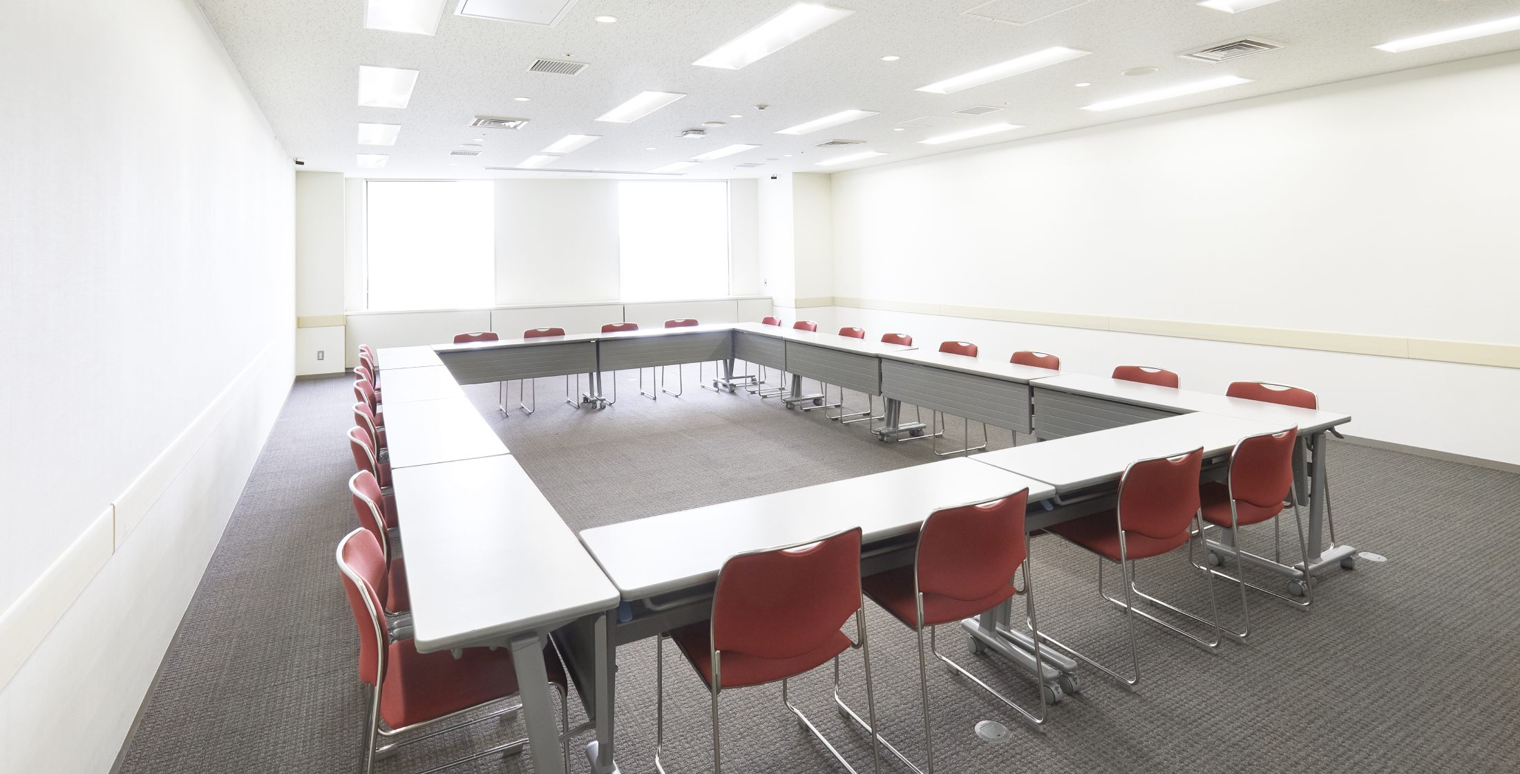 貸し会議室100ロの字形式