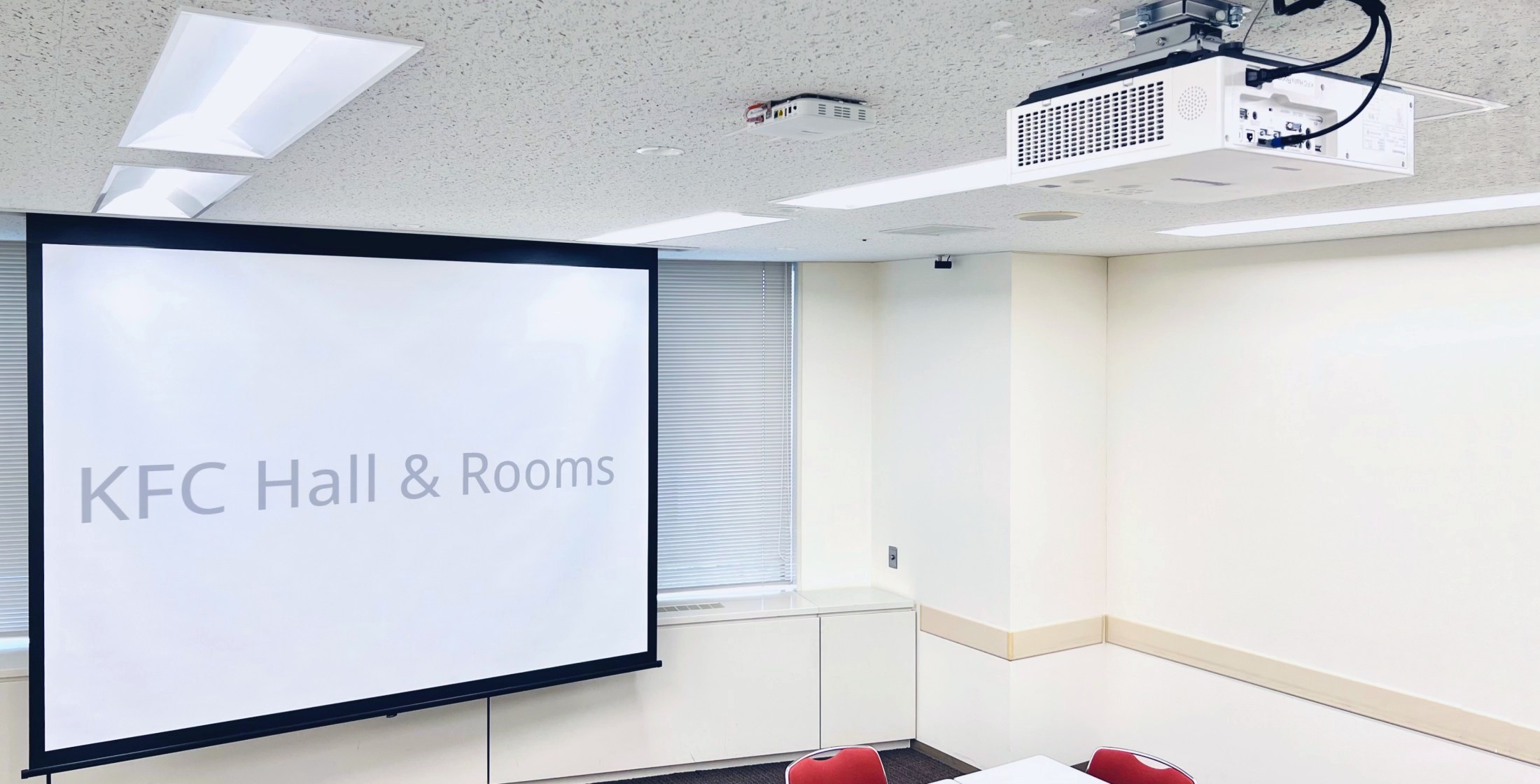 貸し会議室天吊りプロジェクター