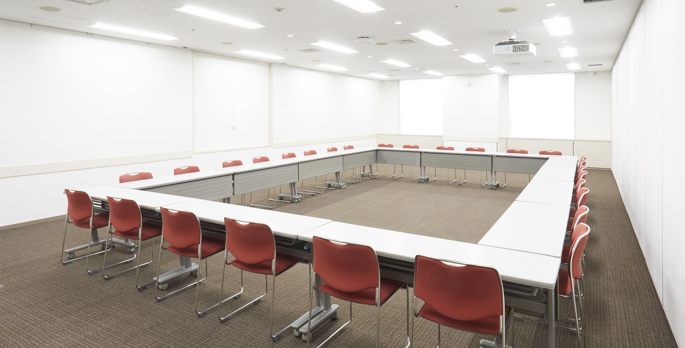 貸し会議室101or103ロの字形式