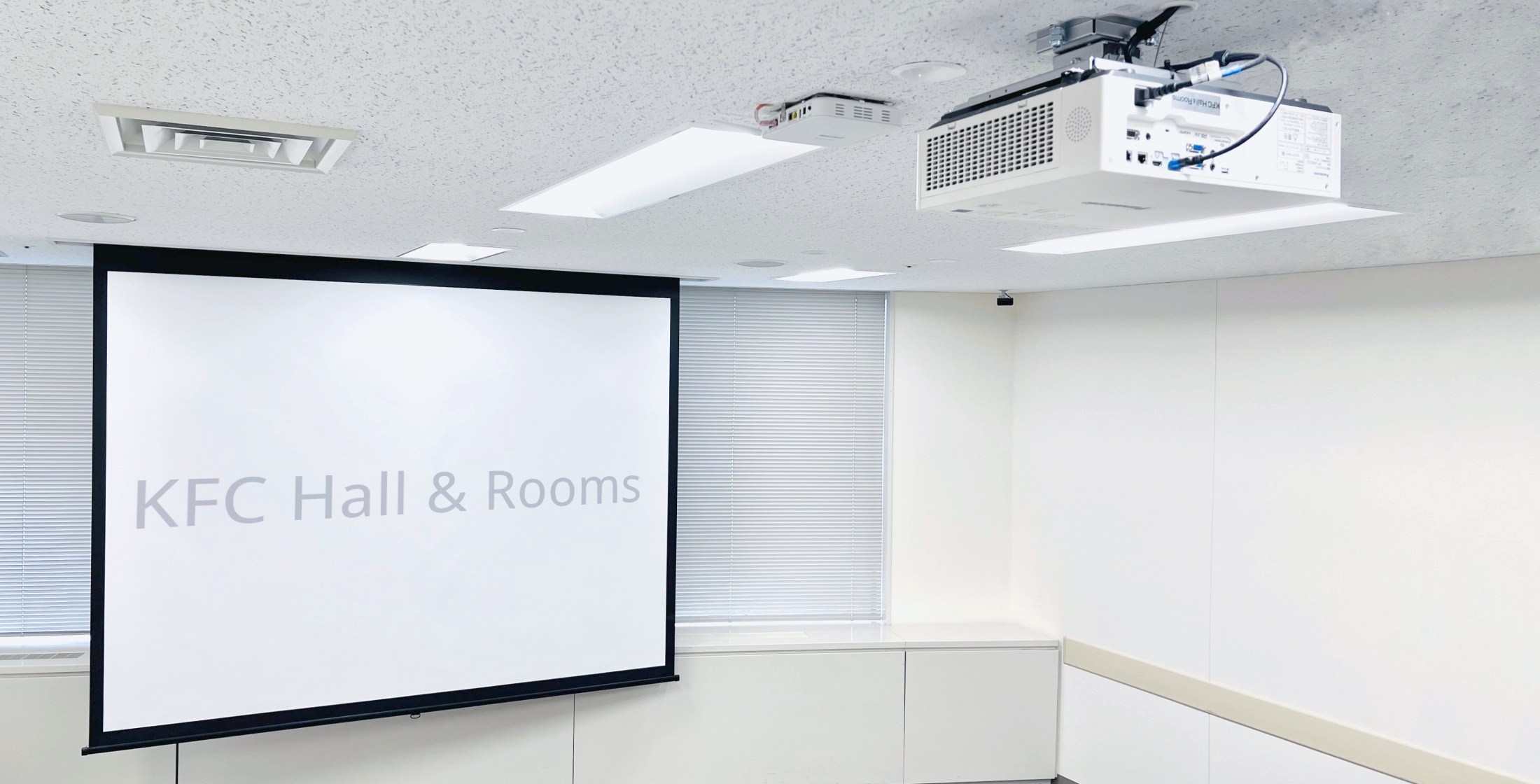 貸し会議室天吊プロジェクター