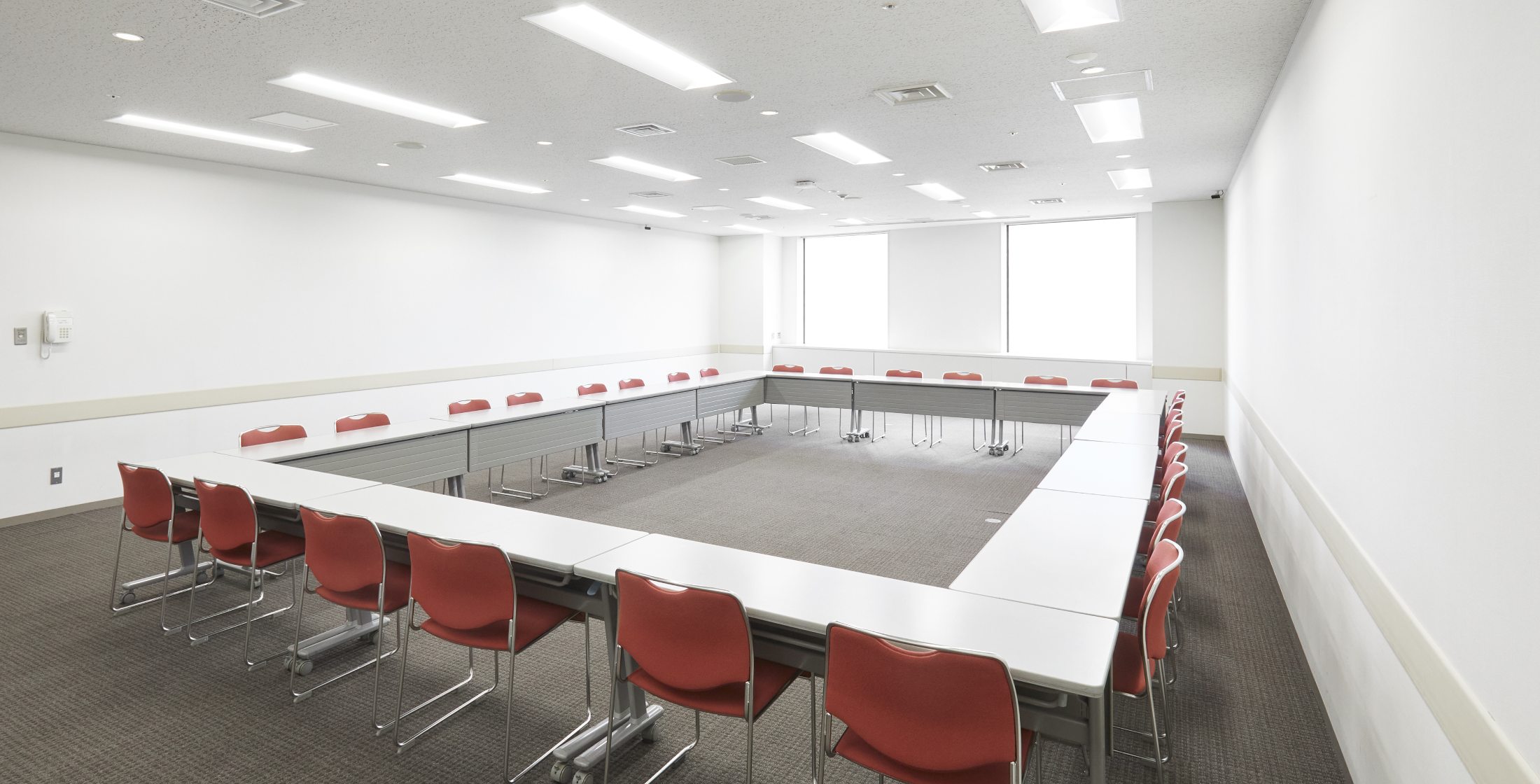 貸し会議室106ロの字形式