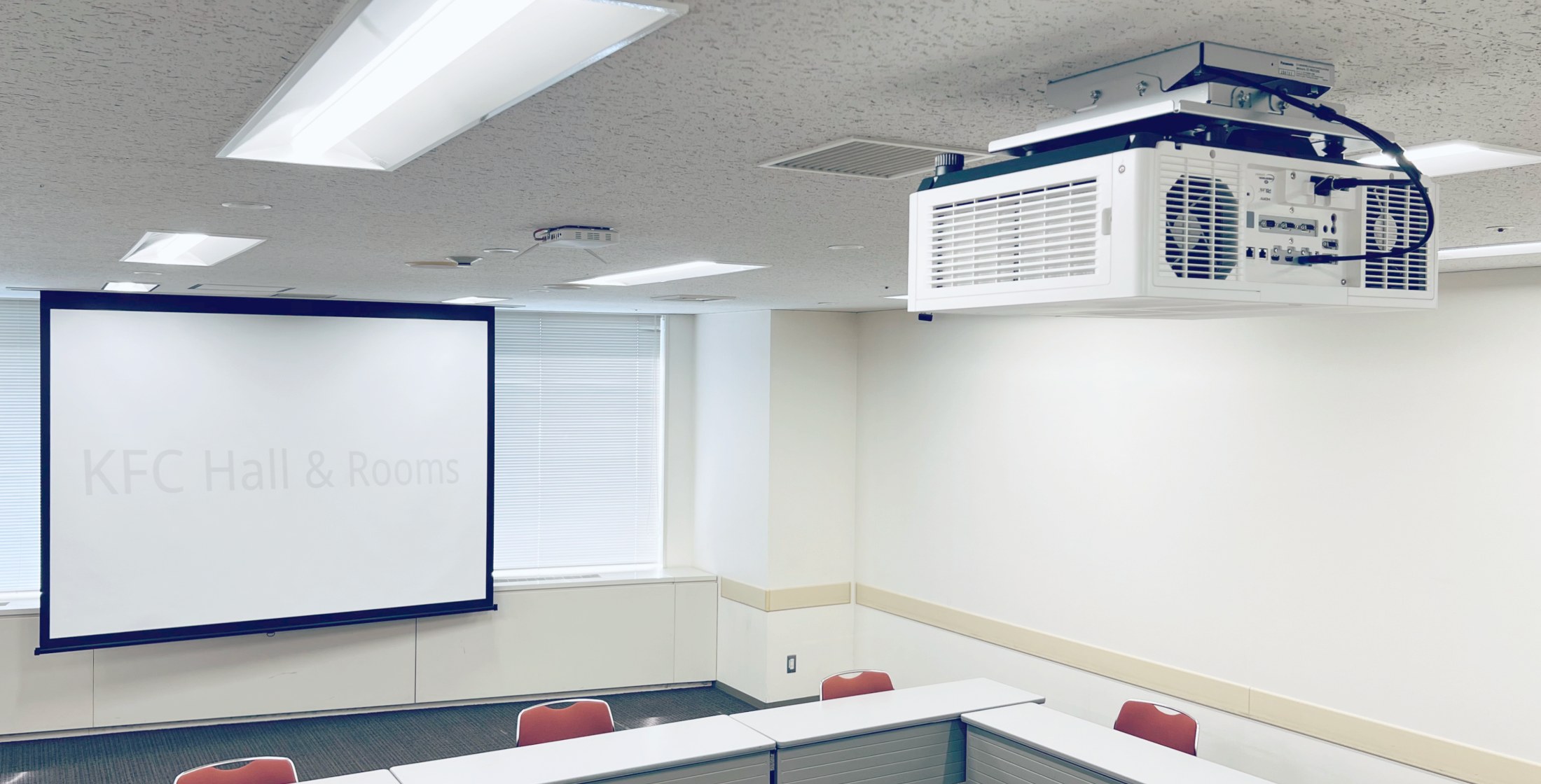 貸し会議室天吊プロジェクター