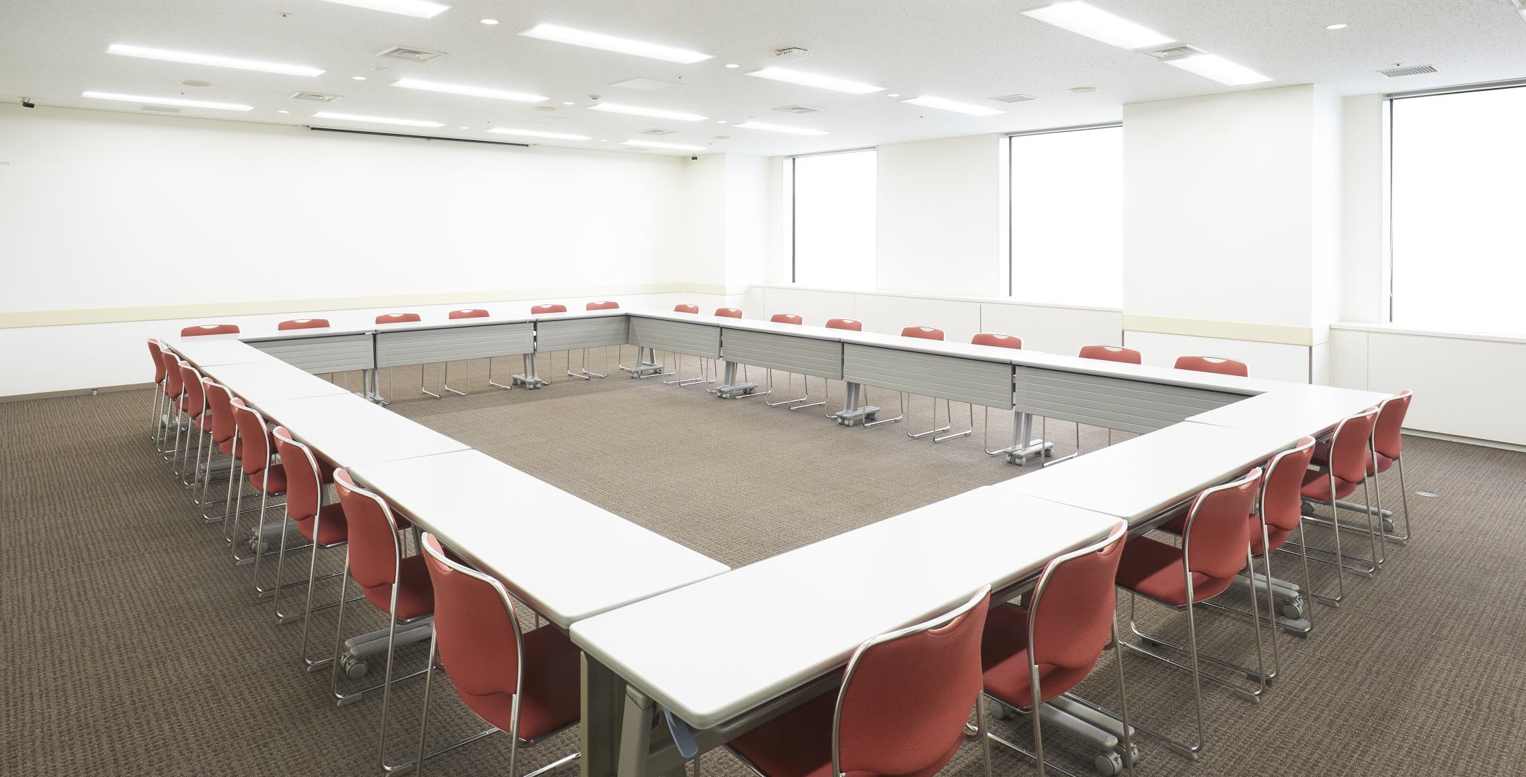 貸し会議室107ロの字形式