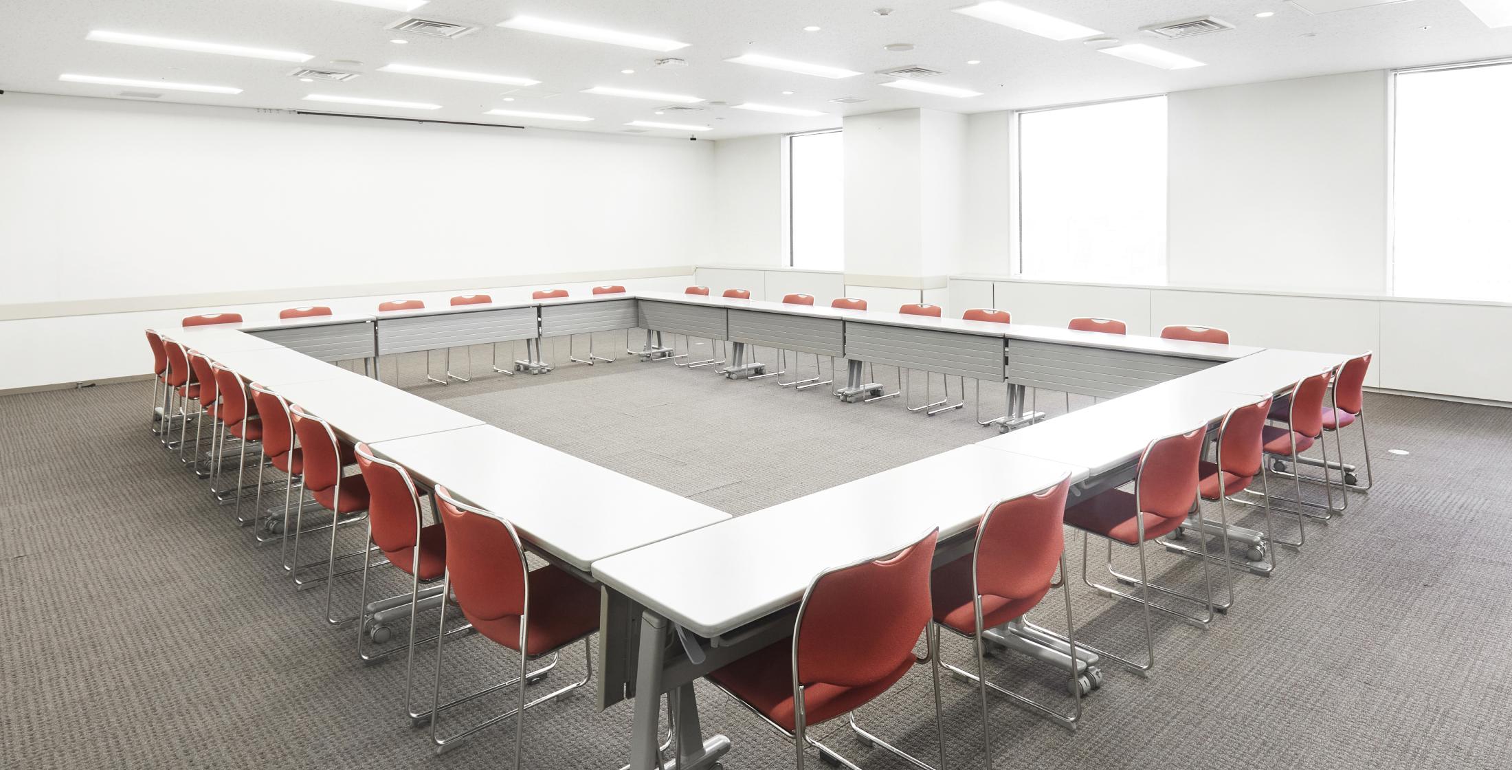 貸し会議室108ロの字形式