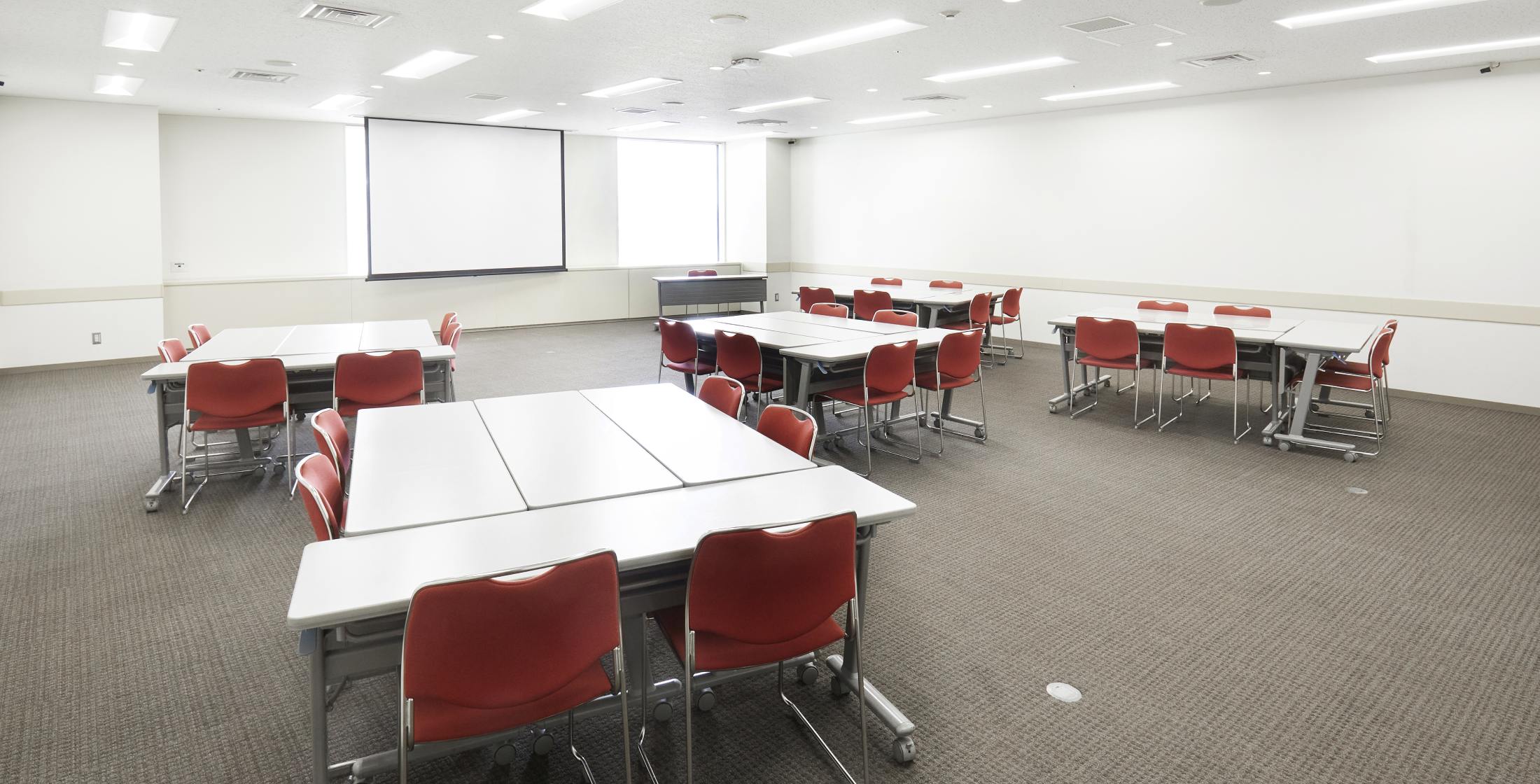 貸し会議室109ロの字形式