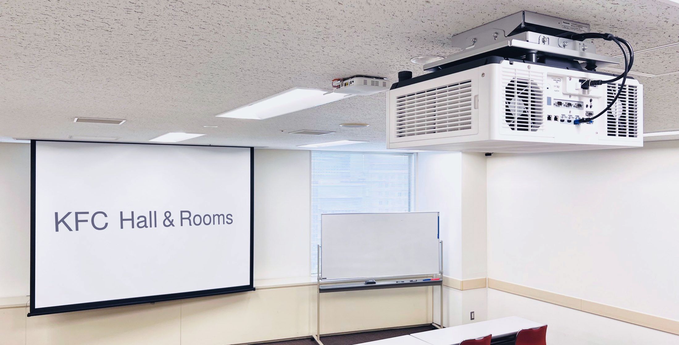 貸し会議室天吊プロジェクター