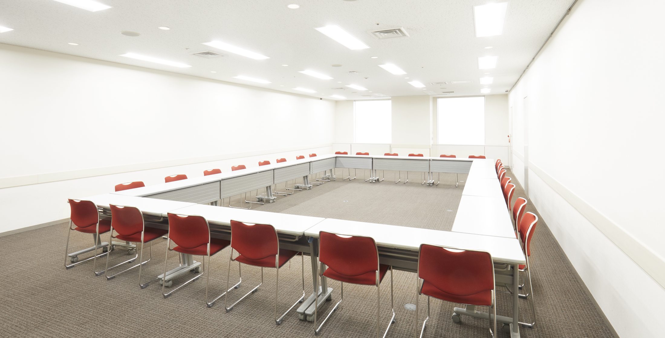 貸し会議室112ロの字形式