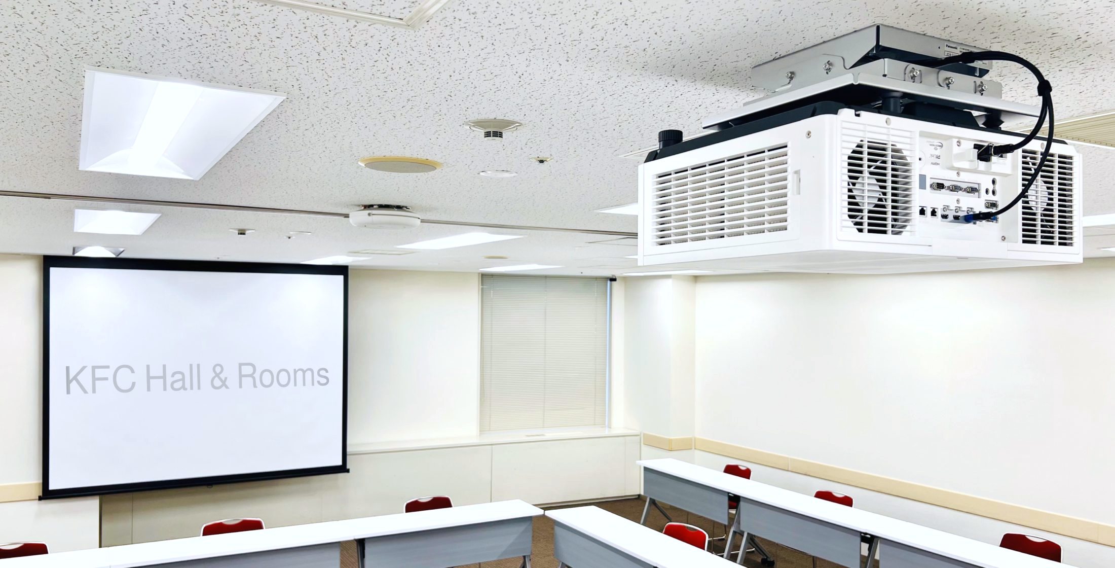 貸し会議室天吊プロジェクター