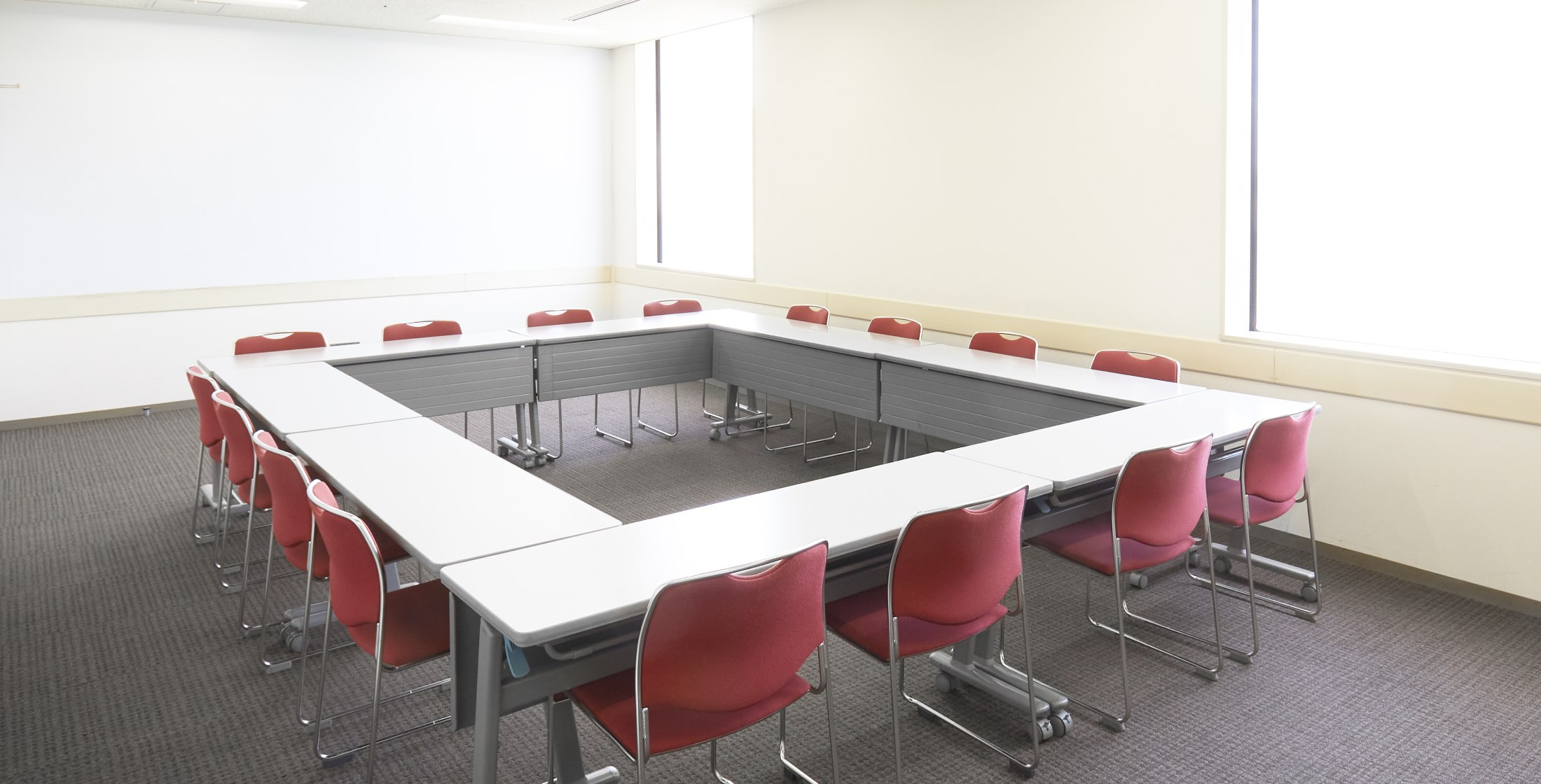 貸し会議室6階Privateロの字形式