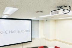 貸し会議室天吊プロジェクター