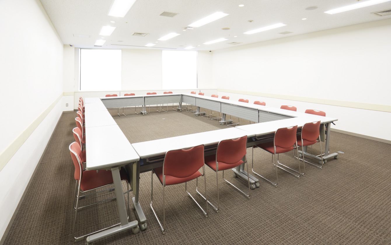 貸し会議室104ロの字形式