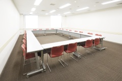 貸し会議室104ロの字形式
