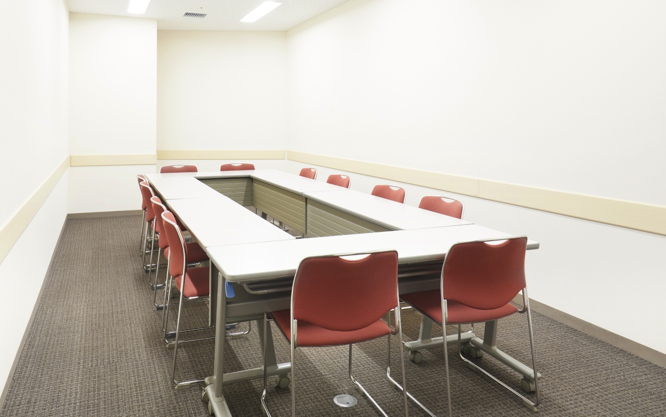 貸し会議室105ロの字形式