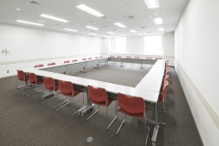 貸し会議室106ロの字形式