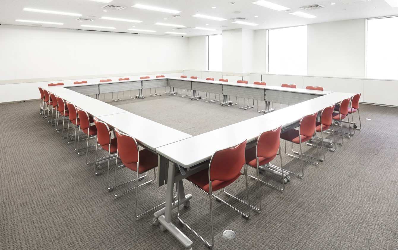 貸し会議室108ロの字形式