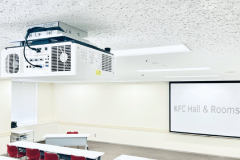 貸し会議室天吊プロジェクター